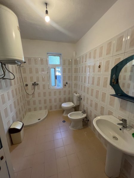 Tirane, jepet me qera apartament 2+1 Kati 2, 60 m² 300 € (Muhamet Deliu)