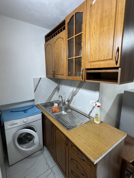 Tirane, jepet me qera garsonier Kati 0, 30 m² 250 € 