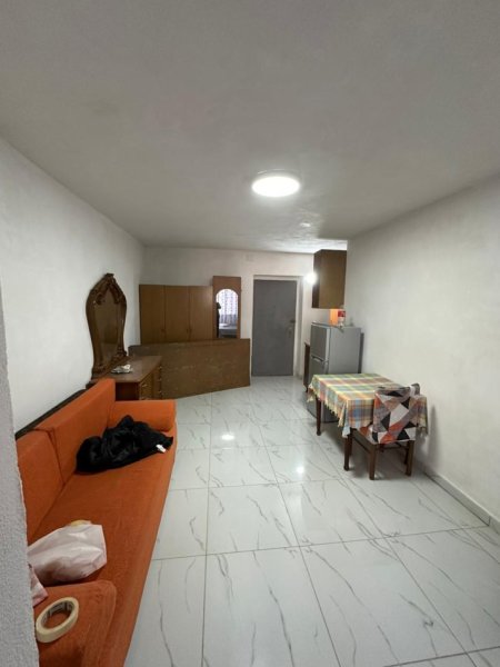 Tirane, jepet me qera garsonier Kati 0, 30 m² 250 € 