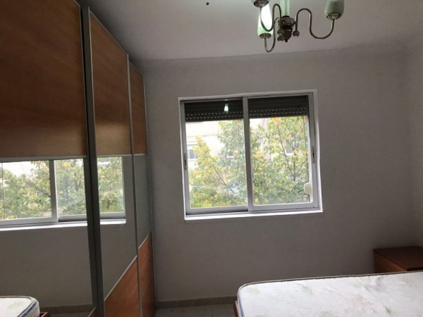 Tirane, jepet me qera apartament 1+1 Kati 3, 60 m² 300 € (ne rrugen Gaqo Tashko Tirane.)