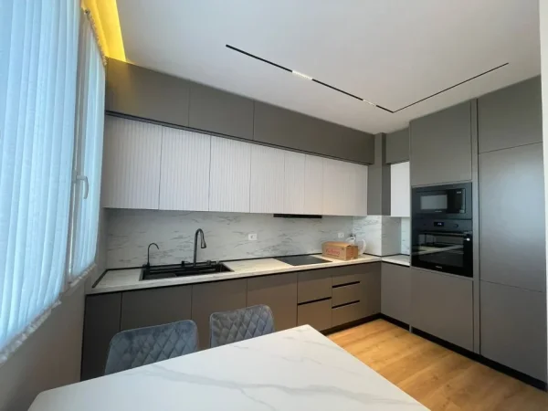 Tirane, jepet me qera apartament 2+1+Ballkon Kati 6, 105 m² 900 € (Riverside Residence Astir)