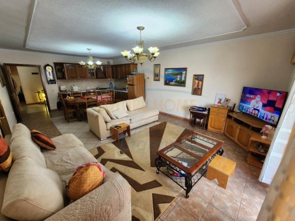 Tirane, shitet apartament 3+1+Ballkon Kati 7, 163 m² 330.000 € (KOMUNA E PARISIT)