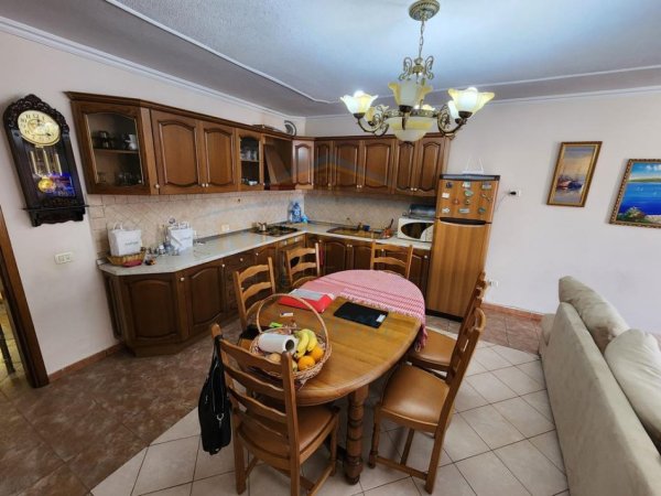 Tirane, shitet apartament 3+1+Ballkon Kati 7, 163 m² 330.000 € (KOMUNA E PARISIT)