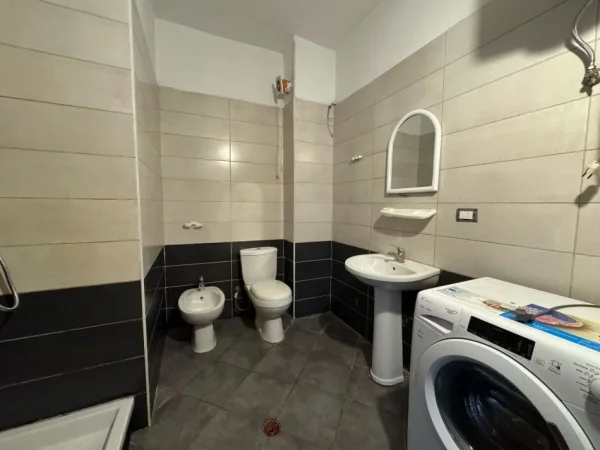 Tirane, jepet me qera apartament 1+1 Kati 6, 65 m² 400 € (Vila L)