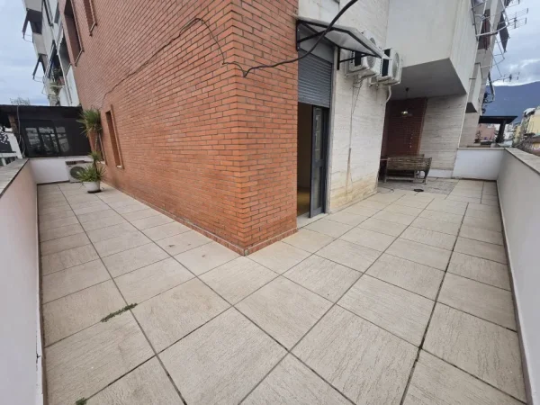 Tirane, jepet me qera zyre Kati 4, 110 m² 800 € (Qender)