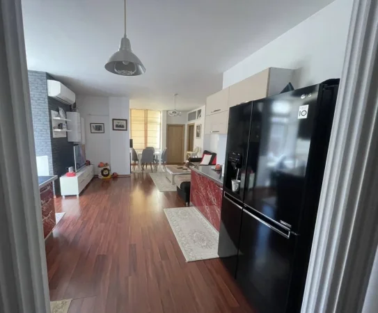 Tirane, jap me qera apartament 3+1+Ballkon Kati 2, 102 m² 1.000 € (Bbloku i Ambasadave, nga ana e Rr te Kavajes)