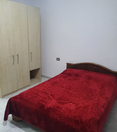 Tirane, jepet me qera shtepi 1+1 Kati 1, 70 m² 260 € (Hasan Meniku)