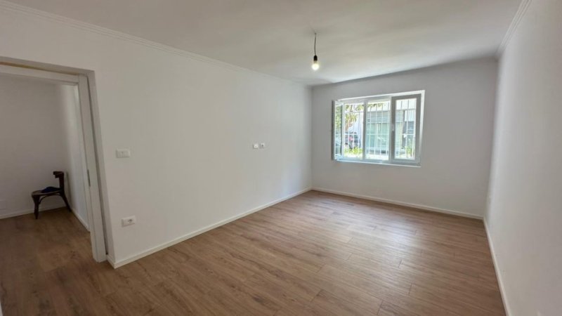 Tirane, shitet apartament 2+1 Kati 1, 62 m² 118.000 € (Rruga Zihni Sako)