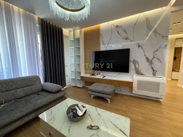Tirane, shitet apartament 2+1+Ballkon , 299.000 € (liqeni ithate)