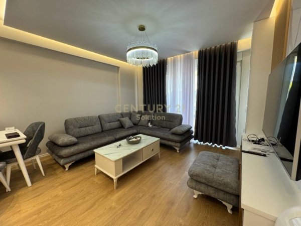Tirane, shitet apartament 2+1+Ballkon , 299.000 € (liqeni ithate)