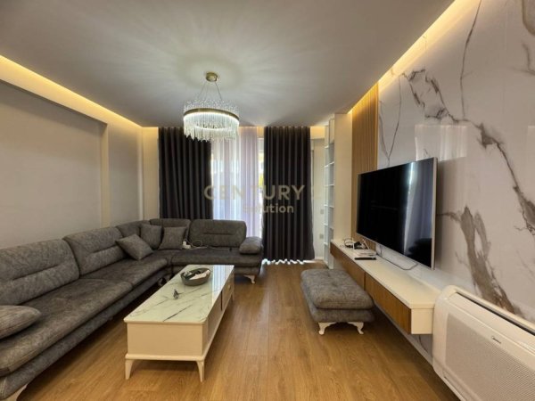 Tirane, shitet apartament 2+1+Ballkon , 299.000 € (liqeni ithate)