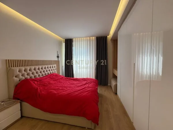 Tirane, shitet apartament 2+1+Ballkon , 299.000 € (liqeni ithate)