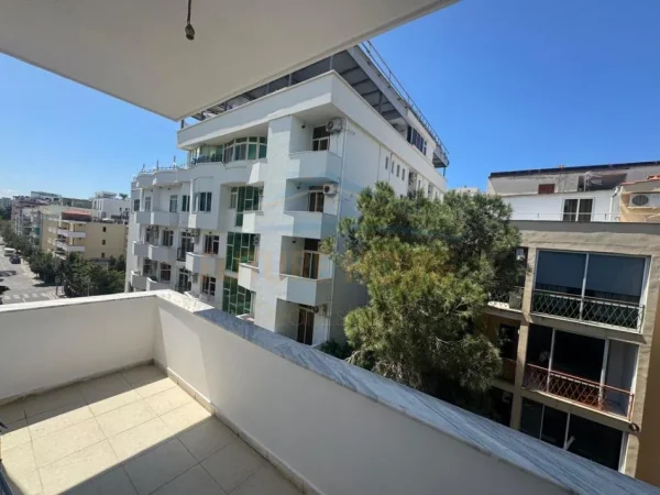 Shkembi Kavajes, shitet apartament 1+1 Kati 4, 60 m² 63.000 € (Durres)