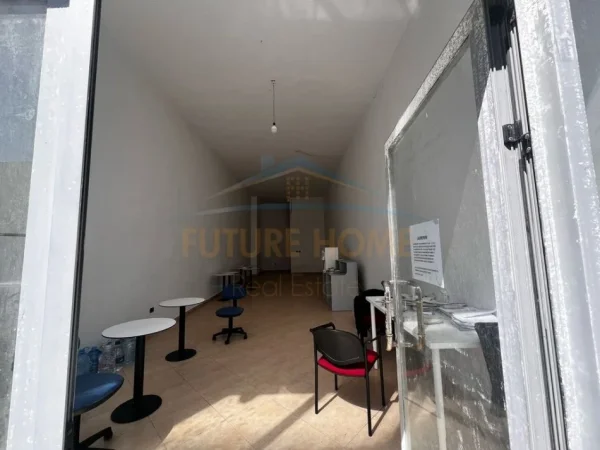 Durres, jepet me qera ambjent biznesi Kati 0, 80 m² 300 € (Ish Urt, Durrës)