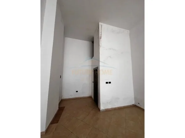 Durres, jepet me qera ambjent biznesi Kati 0, 80 m² 300 € (Ish Urt, Durrës)