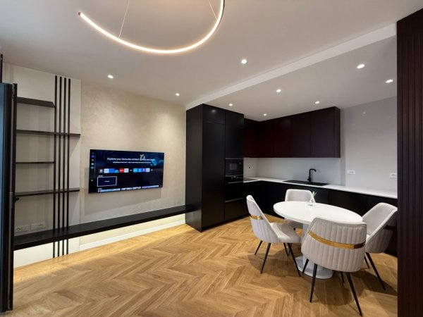 Tirane, jepet me qera 1+1 , 78 m² 1.500 € (Lake View)
