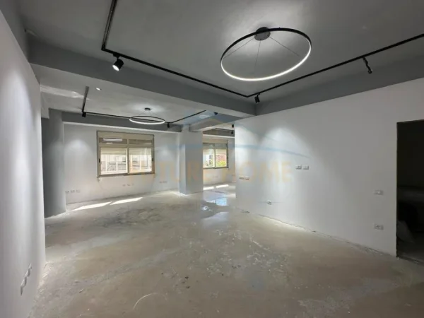 Durres, jepet me qera ambjent biznesi Kati 2, 123 m² 1.650 € (Vollga, Durres)