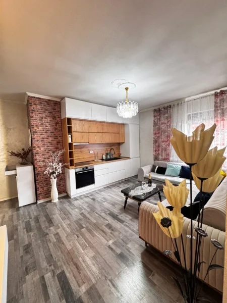 Tirane, shitet apartament 2+1+Ballkon Kati 4, 88 m² 139.000 € (3 deshmoret)