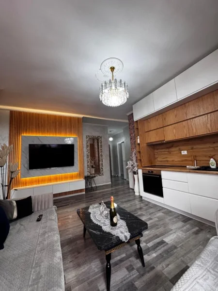 Tirane, shitet apartament 2+1+Ballkon Kati 4, 88 m² 139.000 € (3 deshmoret)