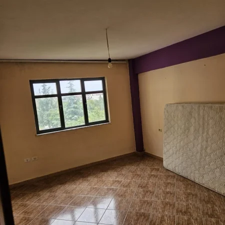 Tirane, shitet apartament 2+1+Ballkon Kati 3, 82 m² 105.000 € (Kthesa e Kamzes)