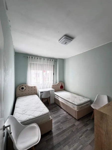 Tirane, shitet apartament 2+1+Ballkon Kati 4, 88 m² 139.000 € (3 deshmoret)