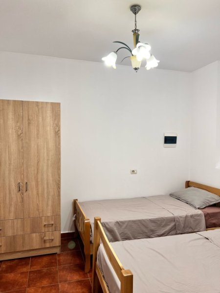 Tirane, jepet me qera apartament 2+1 Kati 6, 80 m² 600 € (Komuna e Parisit)