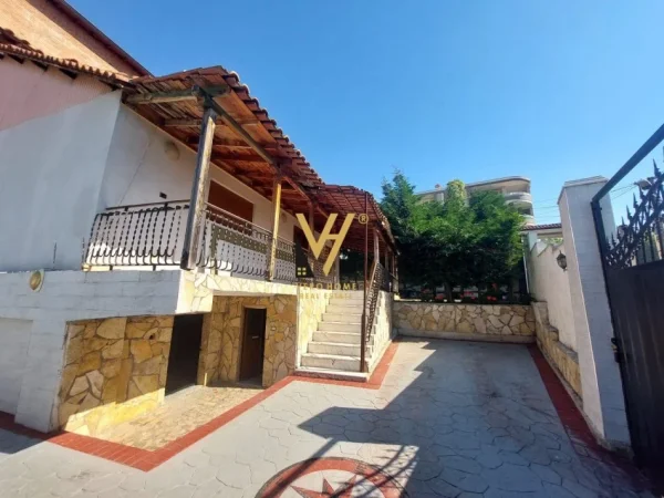 Tirane, shitet Vile dhe Shtepi Private, 5+1+6 Ballkone Kati 0, 267 m² 600.000 € (SHKOZE)