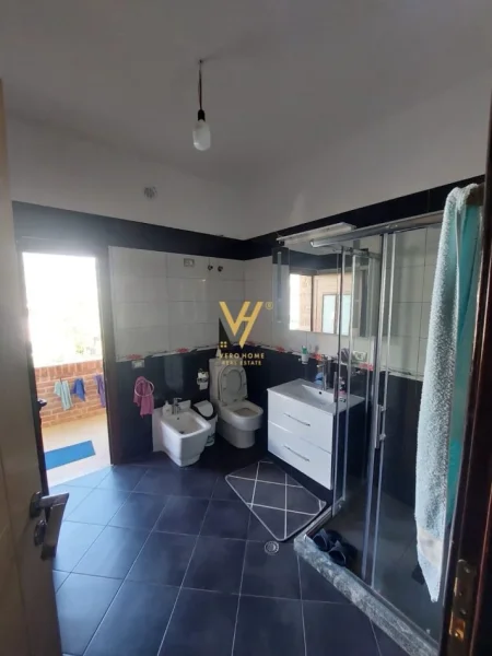 Tirane, shitet Vile dhe Shtepi Private, 5+1+6 Ballkone Kati 0, 267 m² 600.000 € (SHKOZE)