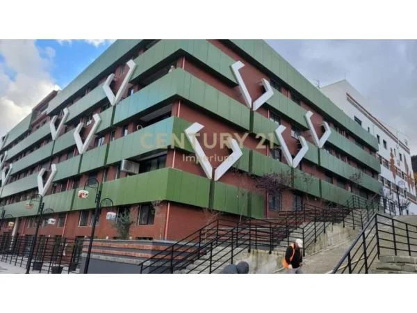 Tirane, shitet apartament 2+1+Ballkon , (Rruga e Zallit)