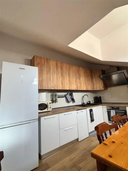 Shqiperi, jepet me qera apartament 2+1 Kati 7, 114 m² 800 € (STACIONI TRENIT)