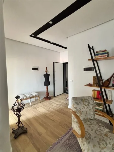 Shqiperi, jepet me qera apartament 2+1 Kati 7, 114 m² 800 € (STACIONI TRENIT)