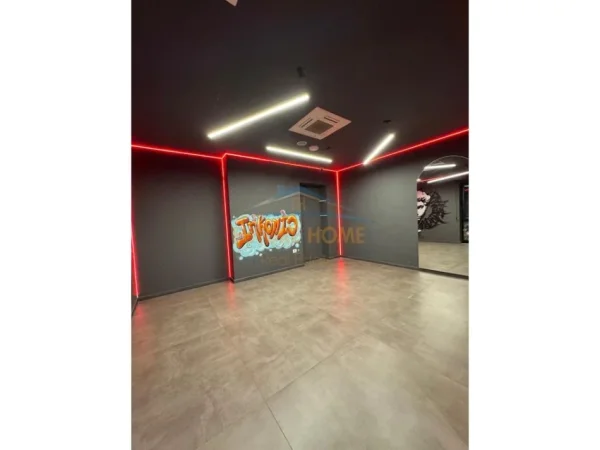 Tirane, jepet me qera ambjent biznesi Kati 1, 90 m² 22.000 € (Blloku)