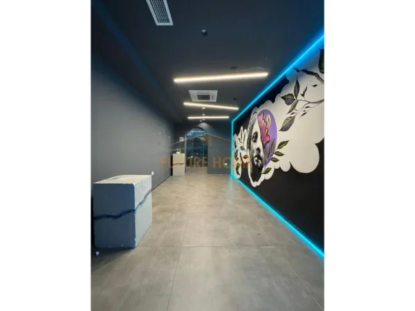 Tirane, jepet me qera ambjent biznesi Kati 1, 90 m² 22.000 € (Blloku)