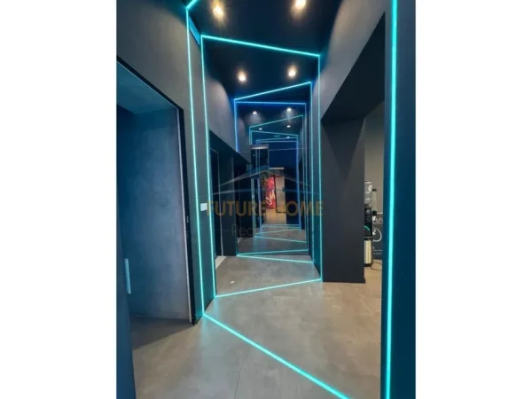 Tirane, jepet me qera ambjent biznesi Kati 1, 90 m² 22.000 € (Blloku)