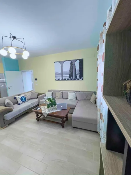 Tirane, jepet me qera apartament 2+1+Ballkon , 170 m² 1.100 € (Rruga e Elbasanit)