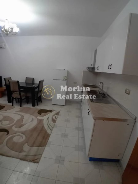 Tirane, jepet me qera apartament 3+1 Kati 2, 100 m² 460 € (Rruga 5 Maji)