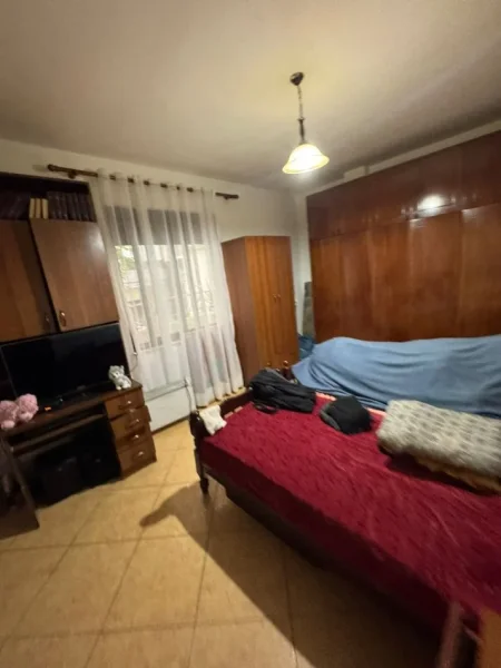 Tirane, jepet me qera apartament 2+1+Ballkon Kati 1, 100 m² 550 € (KRISTALI)