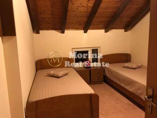 Tirane, jepet me qera apartament 3+1 Kati 3, 120 m² 550 € (Xhamllik)