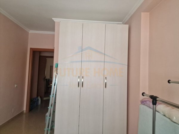 Tirane, shitet apartament 2+1 Kati 4, 100 m² 220.000 € (Rruga 4 Deshmoret)