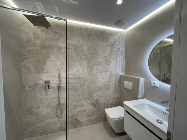 Tirane, shitet apartament 2+1+Ballkon Kati 10, 101 m² 212.000 € (rr.Kavajes)