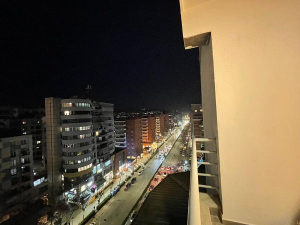 Tirane, shitet apartament 2+1+Ballkon Kati 10, 101 m² 212.000 € (rr.Kavajes)