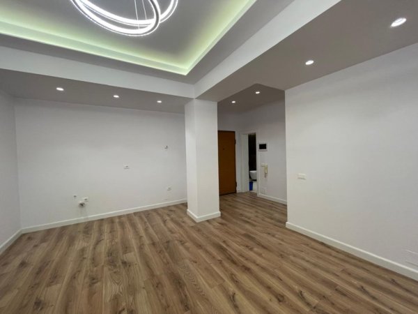 Tirane, shitet apartament 2+1+Ballkon Kati 10, 101 m² 212.000 € (rr.Kavajes)