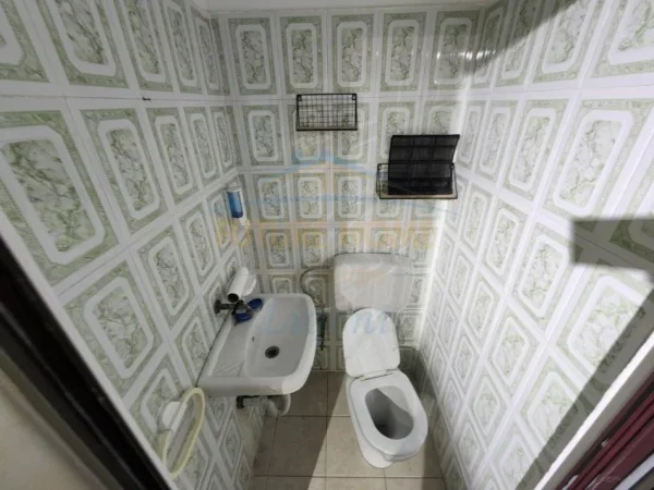 Tirane, jepet me qera ambjent biznesi Kati 0, 40 m² 500 € (Sheshi Willson)