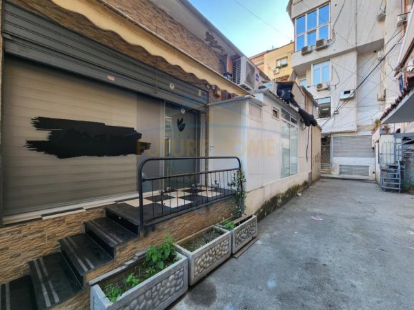 Tirane, jepet me qera ambjent biznesi Kati 0, 40 m² 500 € (Sheshi Willson)