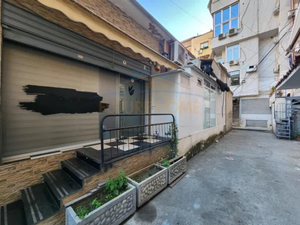 Tirane, jepet me qera ambjent biznesi Kati 0, 40 m² 500 € (Sheshi Willson)