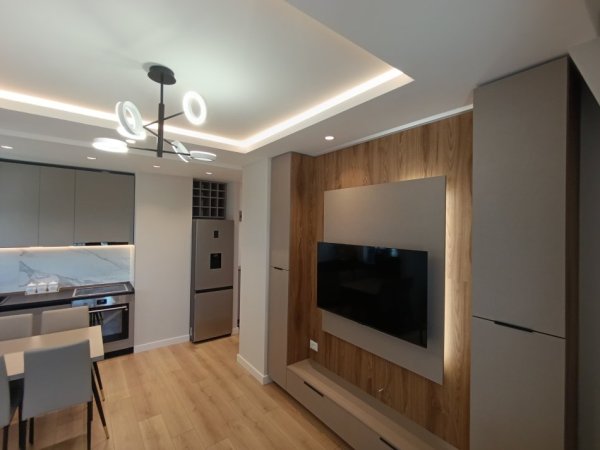 Tirane, jepet me qera apartament+verande | Penthouse 1+1+Aneks+Ballkon Kati 7, 75 m² 750 € (Vasil Shanto pran komunes)