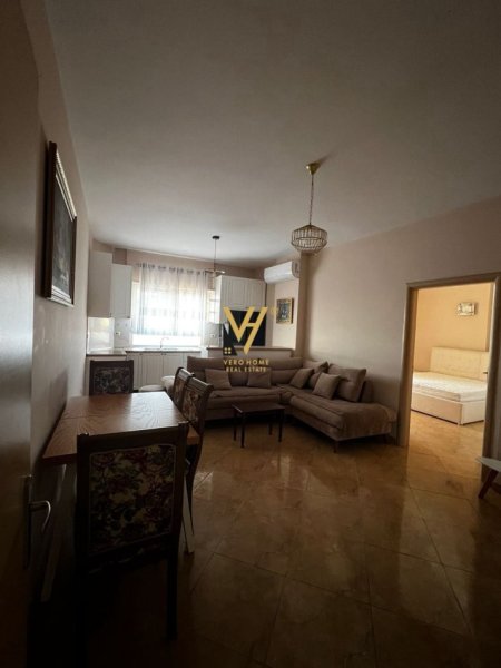 Tirane, jepet me qera apartament 1+1+Ballkon Kati 3, 80 m² 500 € (KODRA E DIELLIT)