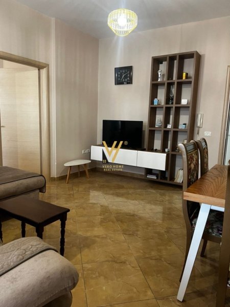 Tirane, jepet me qera apartament 1+1+Ballkon Kati 3, 80 m² 500 € (KODRA E DIELLIT)