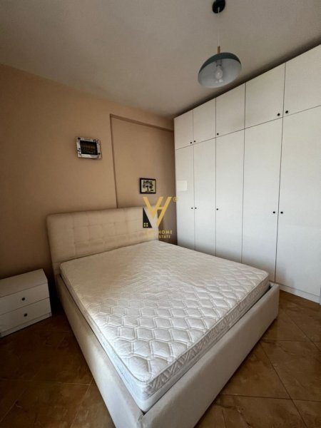 Tirane, jepet me qera apartament 1+1+Ballkon Kati 3, 80 m² 500 € (KODRA E DIELLIT)