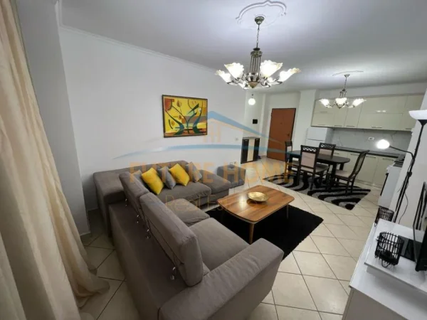 Tirane, jepet me qera apartament 2+1 Kati 4, 80 m² 600 € (Komuna e parisit)